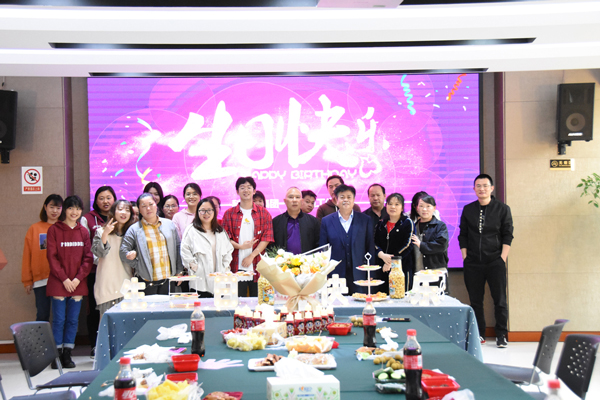 “感恩有你，携手同行”！新利官方网站举办2022年一季度员工集体生日会