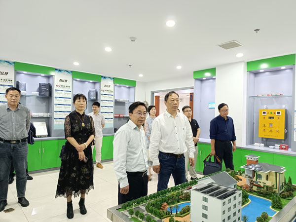湖南省政协副主席、民建湖南省委会主委赖明勇莅临新利官方网站走访调研
